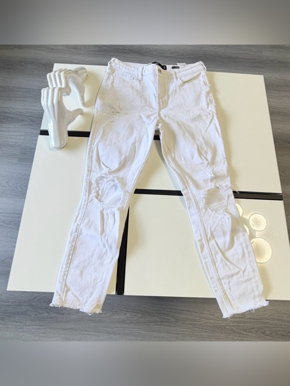 🌟 Hollister High-Rise Super Skinny Crop Distressed White Jeans
